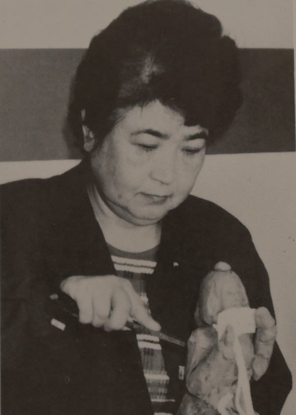 秋山信子の経歴は?代表作品、買取相場、高価買取のコツを解説 最新相場で高価買取の散歩道